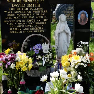 FAMOUS GRAVES - VOL. 607: DAVEY BOY SMITH