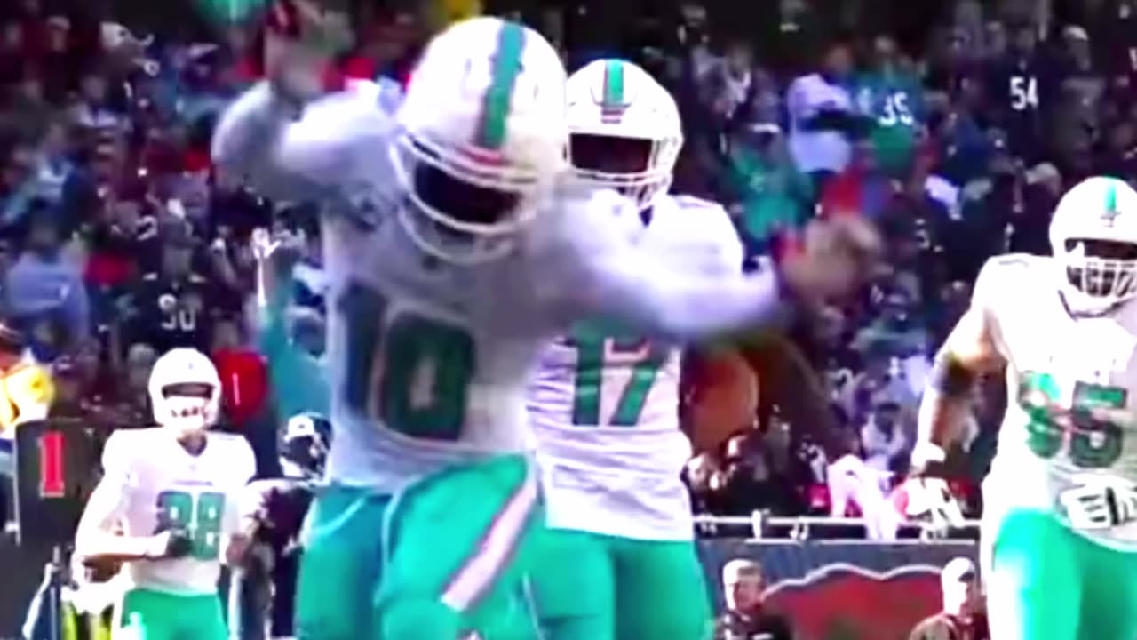 Tyreek Hill INSANE BACKFLIP🤯 #Shorts