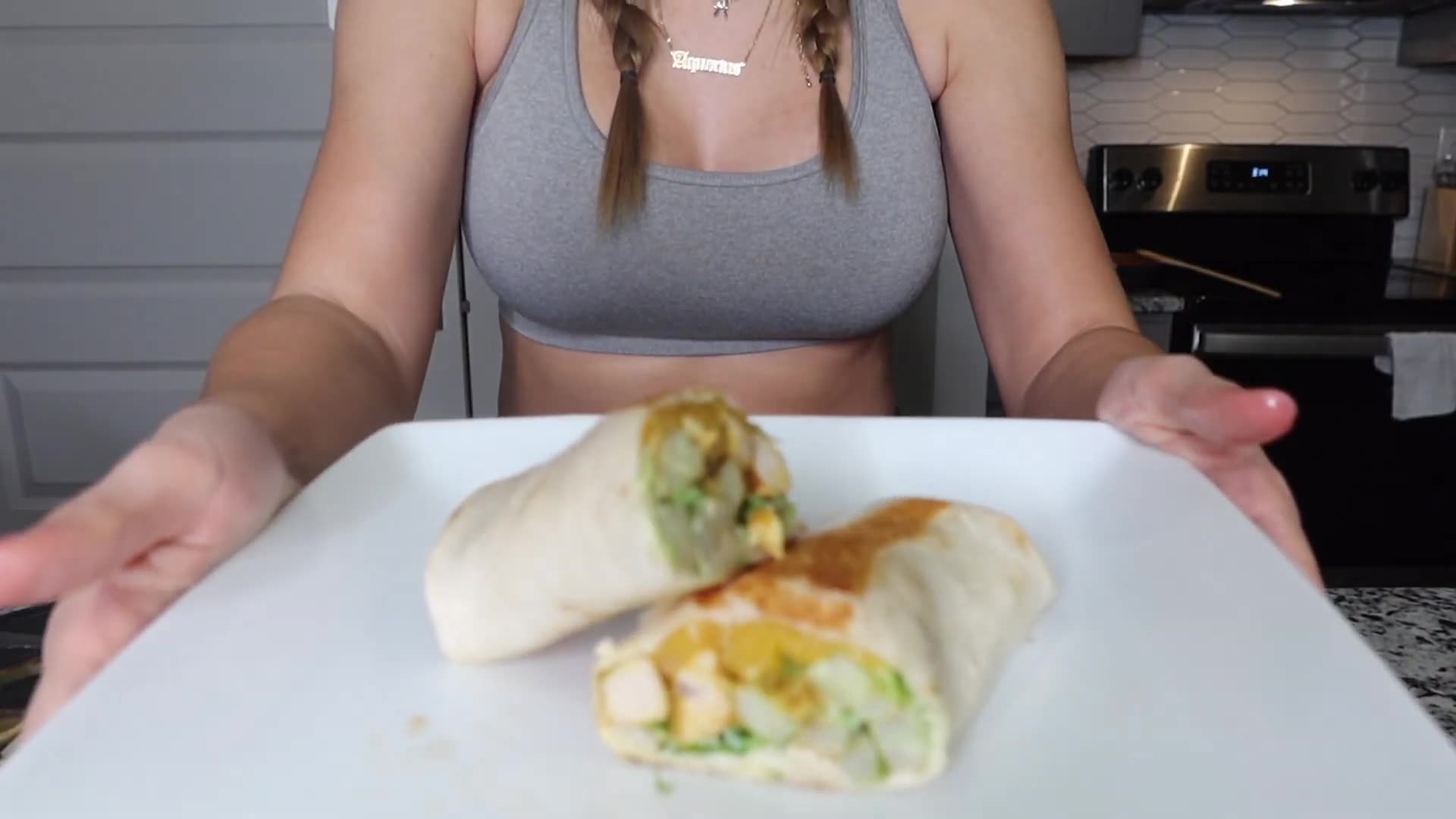 Chicken wrap with avocado sauce 🤤 #asmr