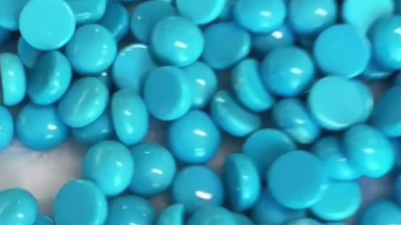 20250924-05 Turquoise Blue: A Color Pantone Can’t Name