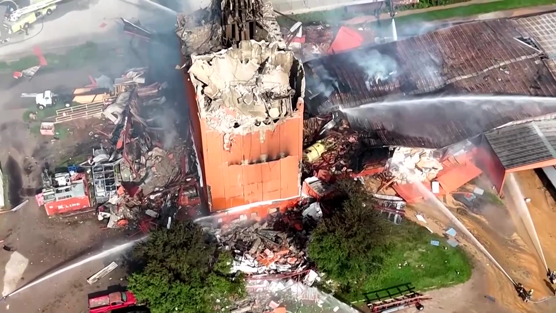 Aftermath footage of deadly explosion at Nebraska biofuel plant