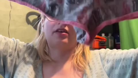 I try weed cigs and goodwill bins thrift haul