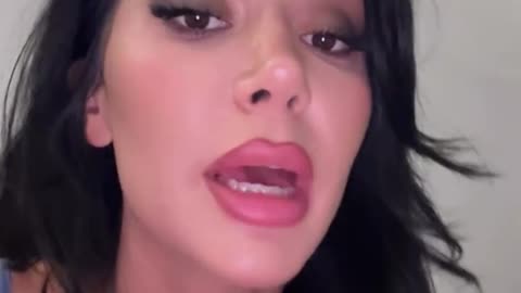 ‘U bën qejfin të burgosurve’, Efi reagon pas lajmeve për të 02