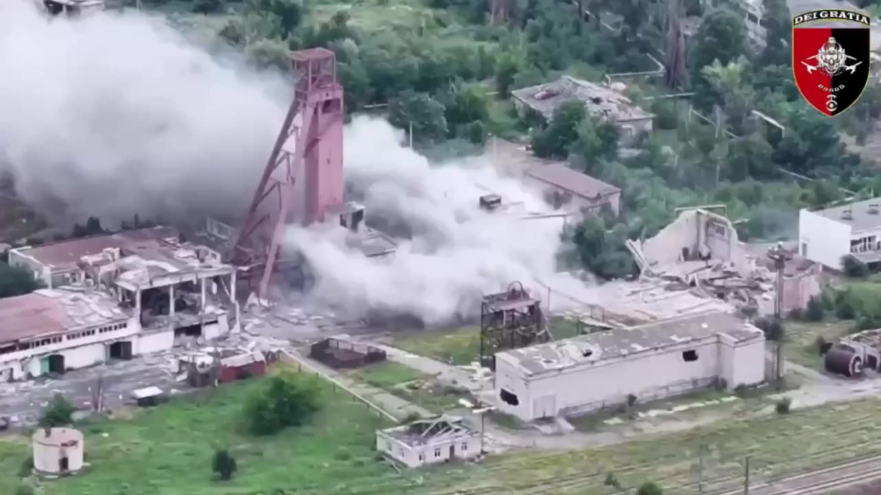 More Airstrikes on Russian Infantry Hold Up in Grain Silo