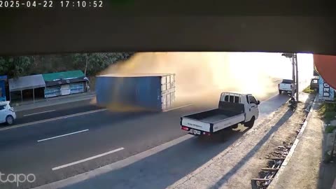 A front tire of a cargo truck burst on a national highway