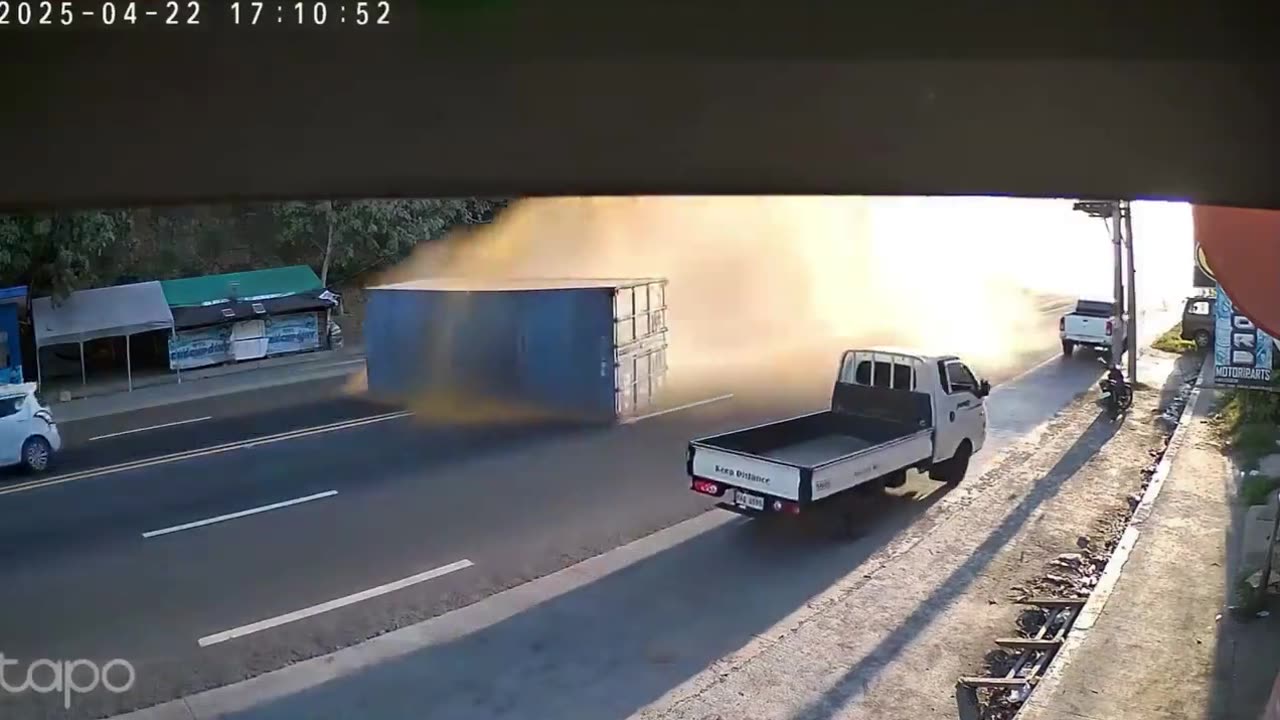 A front tire of a cargo truck burst on a national highway