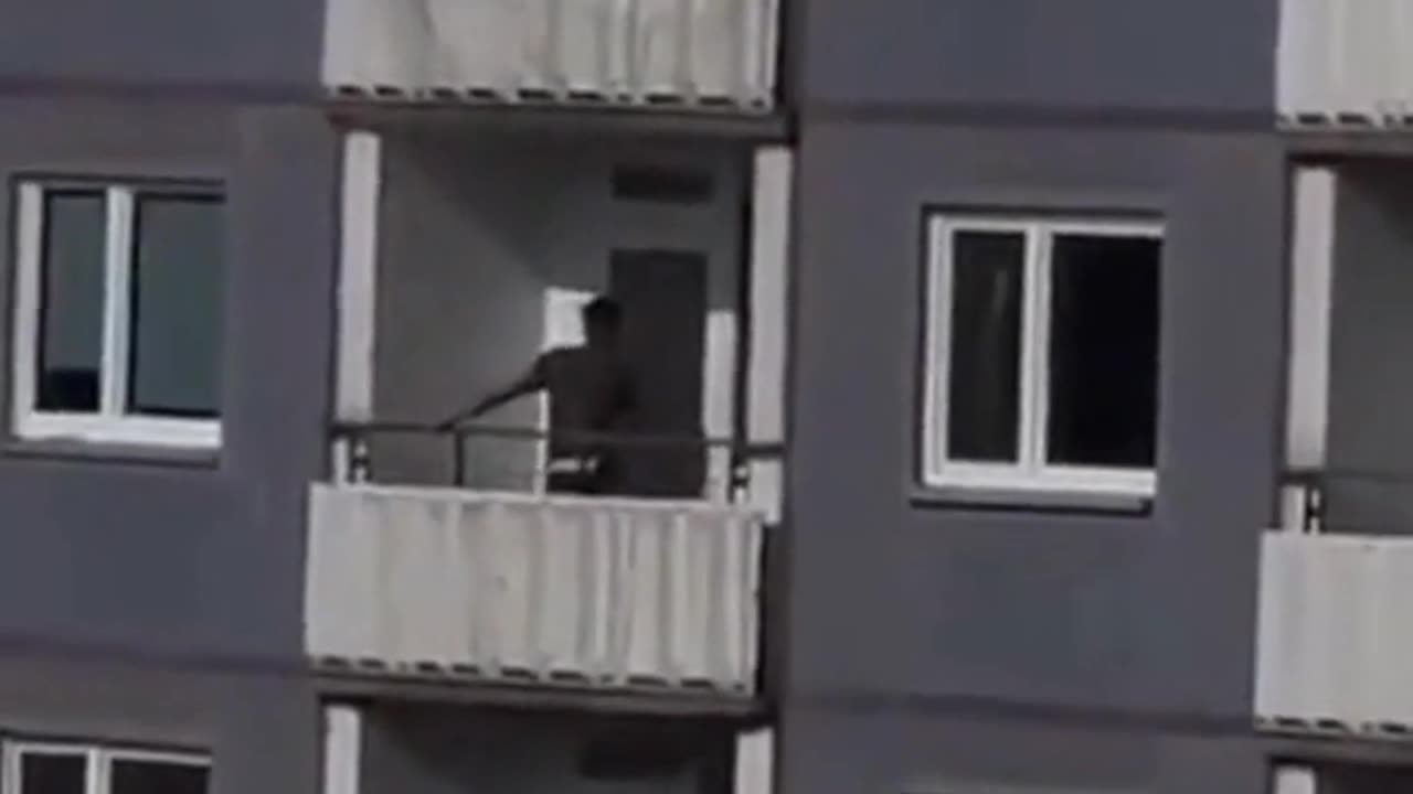 Backdoor man escapes when hubby comes home