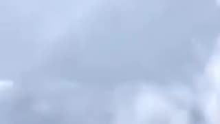 Kiedy pilot nagle wyłącza system usuwania smug chemicznych.
