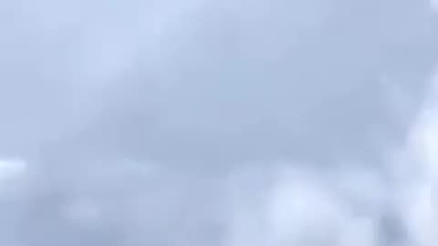 Kiedy pilot nagle wyłącza system usuwania smug chemicznych.