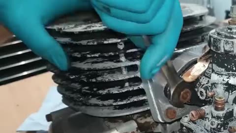 How to Replace the Rear Shock Absorber on Yamaha DT 250