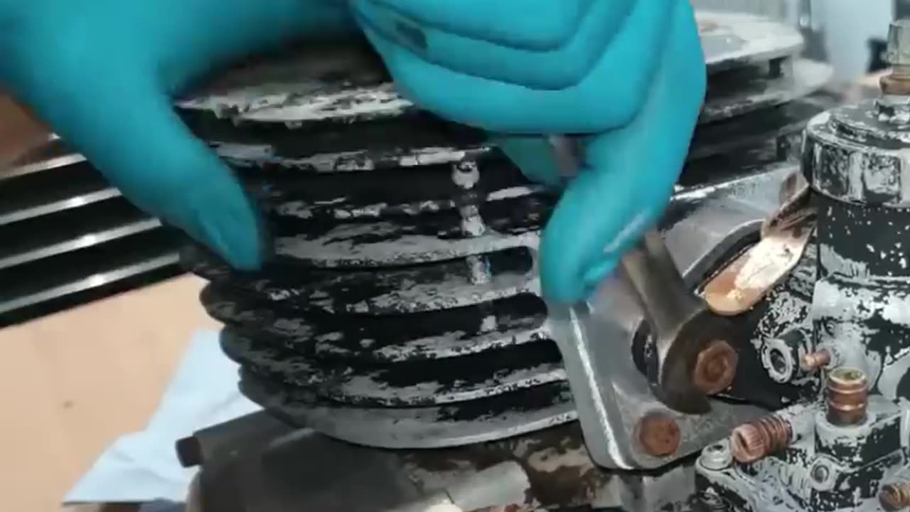 How to Replace the Rear Shock Absorber on Yamaha DT 250