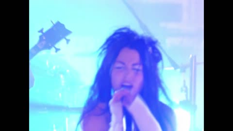 Bring Me to Life - Evanescence (live music video)