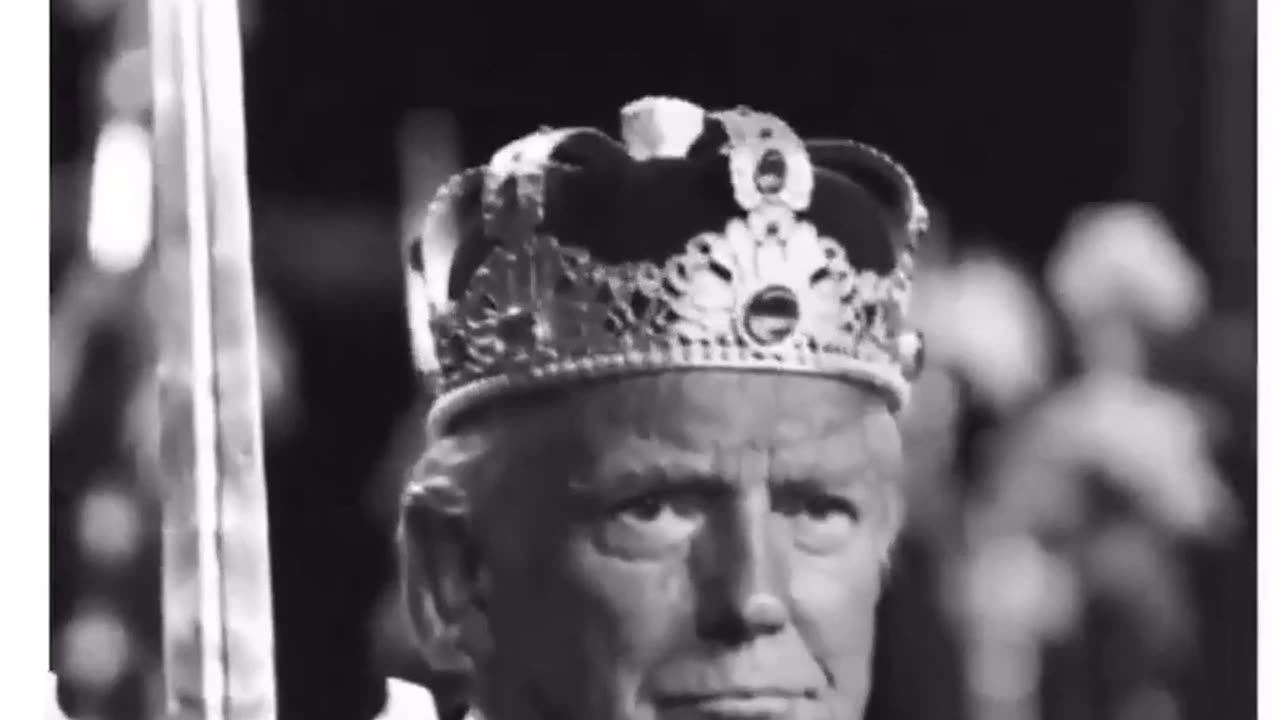 Vance posts King Trump