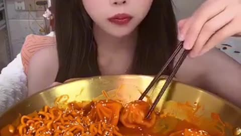 Must Watch: Juicy soup dumplings with spicy turkeyNoodles #xiaolongbao #turkey n