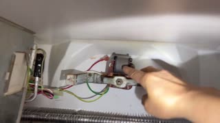 Luodong Discusses His Broken Refridgerator At Home