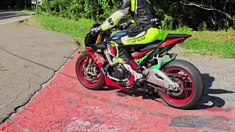 Aprilia Tuono v4 1100 factory with amazing sound.