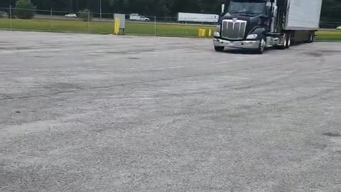 SHE GOT A BATH #ourtruckinglife #trucking #reallifetruckers #truckdriver #atruckerslife #vistatrans