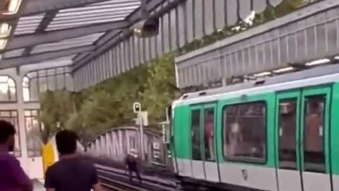 FRANCE: A North African migrant blocks a train in Paris and starts throwing