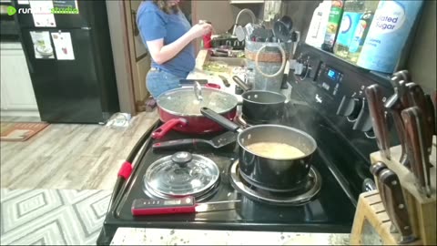 Cookin Salisbury steak! Come hangout!