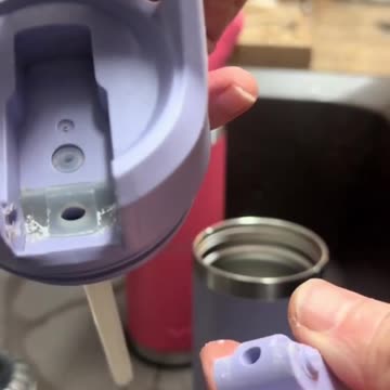 PARENTS ARE DISCOVERING HIDDEN BLACK MOLD INSIDE THEIR KIDS WATER BOTTLES