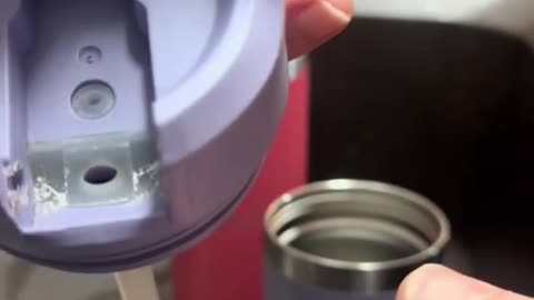 PARENTS ARE DISCOVERING HIDDEN BLACK MOLD INSIDE THEIR KIDS WATER BOTTLES