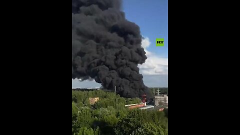 ❗️ MASSIVE fire in Moscow region — black smoke covers sky Reportedly at a shoe factory