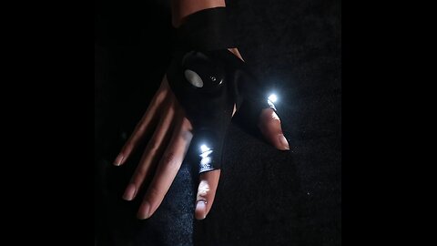 Waterproof Night Flashlight Glove, with 2 Flashlights, for Fishing, Repairing & Working in Darkness