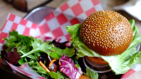 Majority of Americans turn to social media for mealtime inspiration