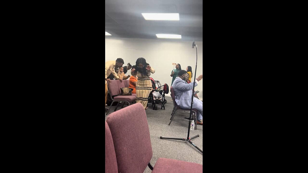 Dance Erica!! 💃🏽 #praisebreak