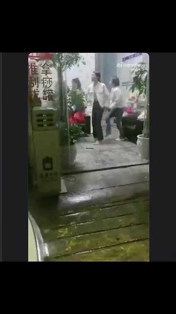 Apparently this guy did not want to pay for his happy ending at the massage parlor😳💥💥💥😆😆