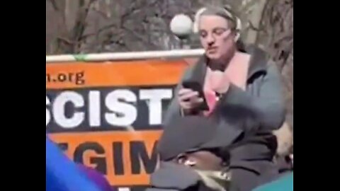 TRY NOT TO LAUGH AT THIS GUY ⚧ PRETENDING TO BE A WOMAN AT A WOMAN'S MARCH