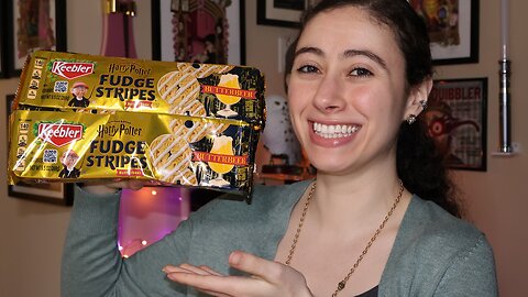 Trying Keebler Butterbeer Fudge Stripers | Harry Potter Cookies