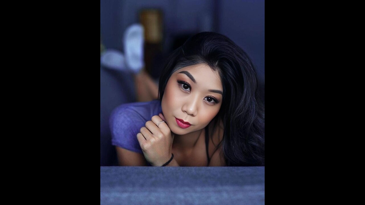 Kitty S1 E15 Taking Off my Eyebrows