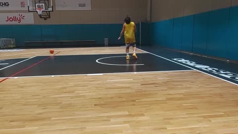 BEAT TALL DEFENDER WITH SMART BASKETBALL MOVES