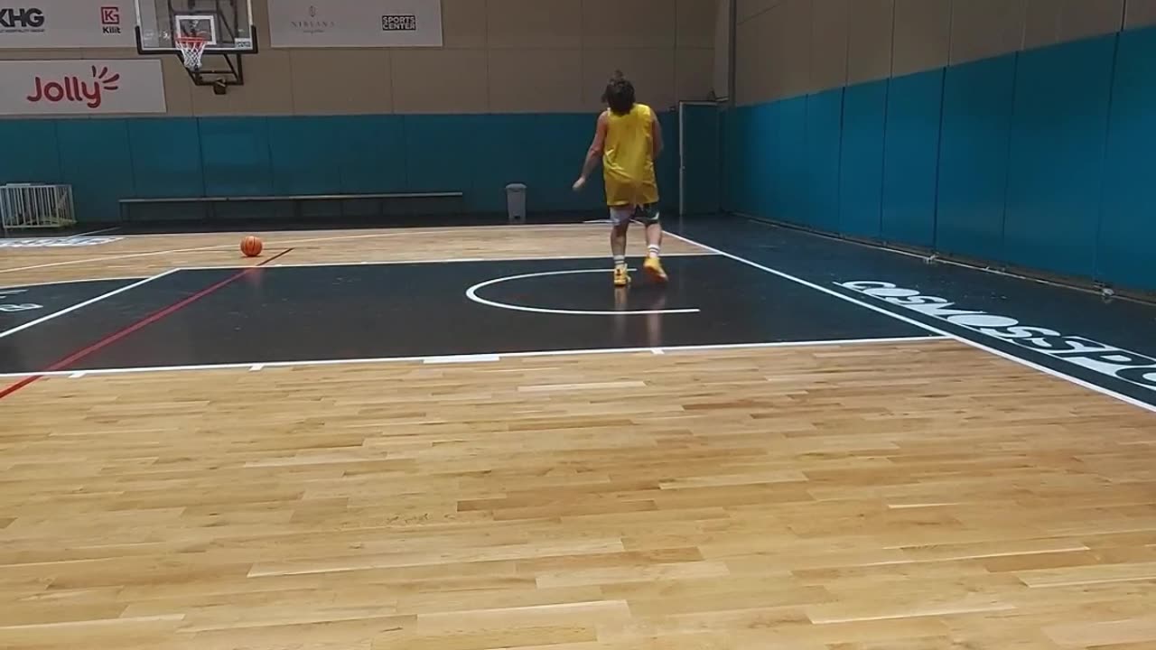 BEAT TALL DEFENDER WITH SMART BASKETBALL MOVES