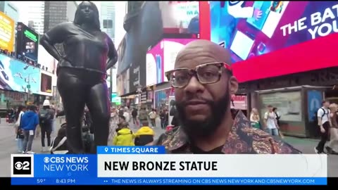 12 foot statue of nigger welfare queen in times square 🐒🐒🐒