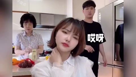 盘点整蛊男友爆笑场面二，这女友有点吃不消呀 #情侣日常 #整蛊男友 #专治不开心 #看一遍笑一遍 #搞笑