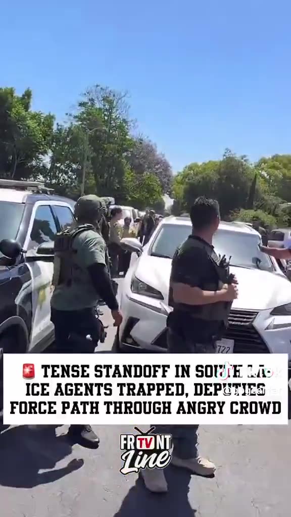 Sheriff deputies in south Los Angeles get trapped and blocked in on the road