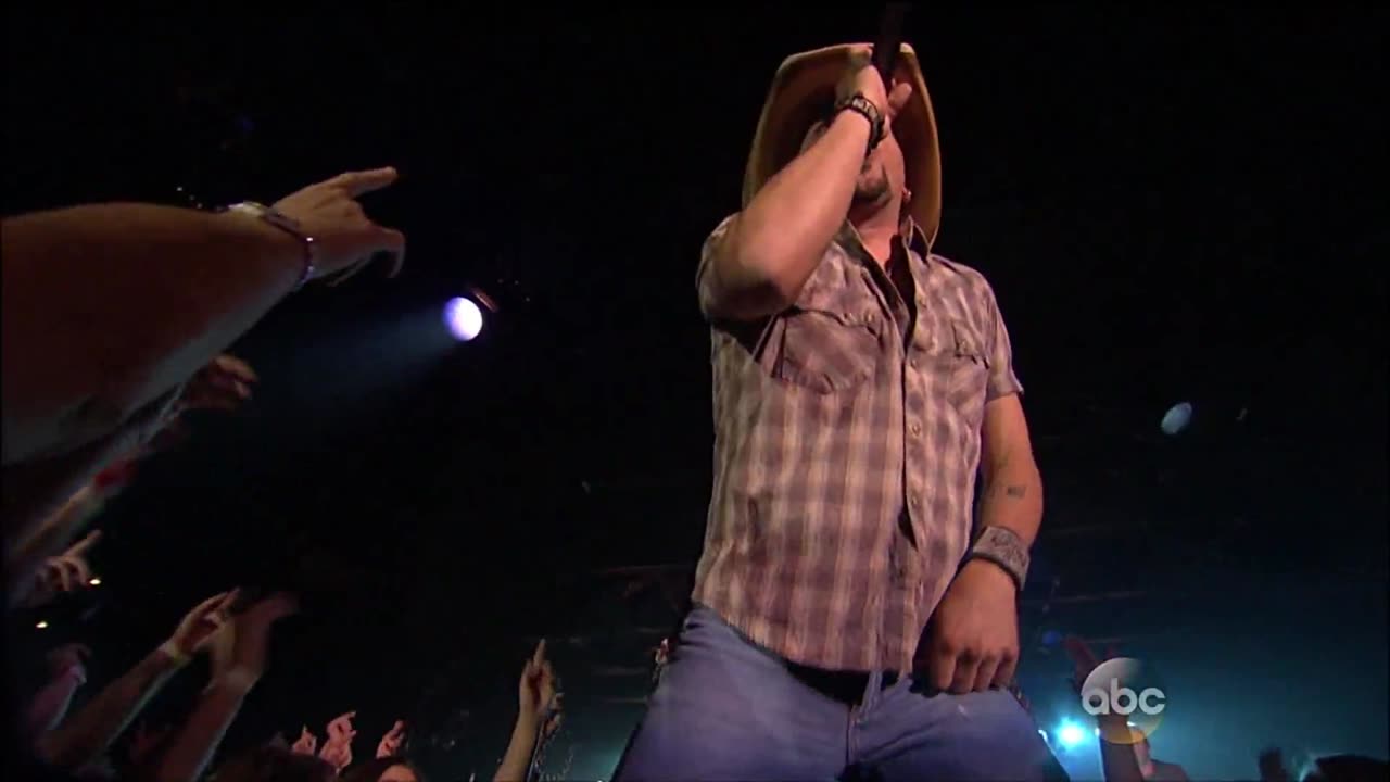Night Train - Jason Aldean (live)