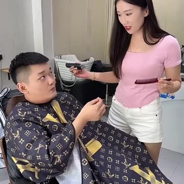 Where did the boy touch the girl?😜😜