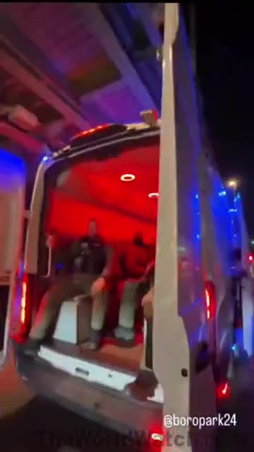 Trump parades Maduro through New York with open doors in a van!