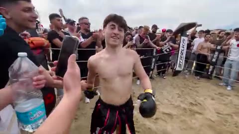 BEACH BOY vs KING TRUMP !!! Cool Fight !!!