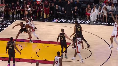 NBA - WARE TRIPLE 👌 Miami on a 12-4 run to start the game!