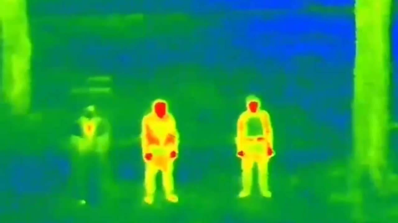 🚫👀 Russian soldiers are struggling to hide from Ukrainian drones, despite being given