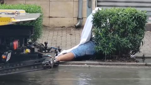 E rëndë në Durrës, shtylla e dëmtuar në rrugë i merr jetën një personi