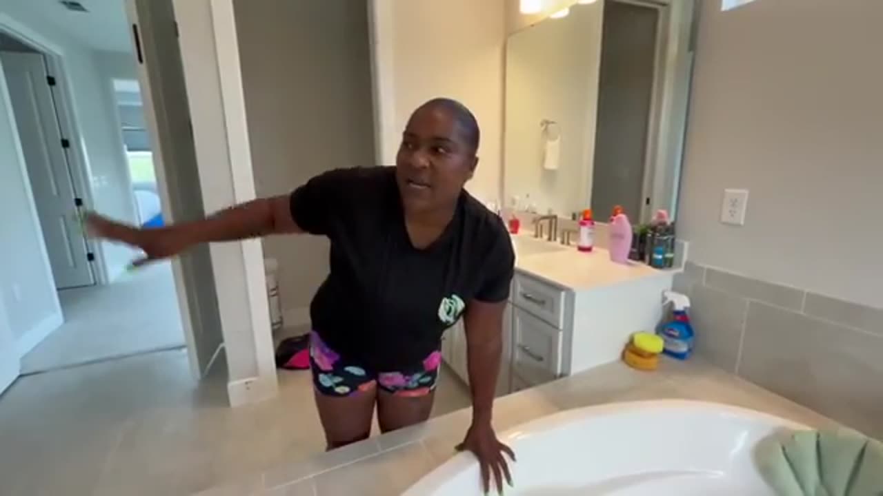 PUTTING MELATONIN IN MY DAUGHTER BATH!!! *HILARIOUS*