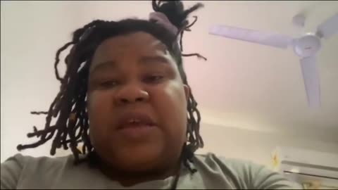 An Afro-American woman who went to Africa wants to return in America