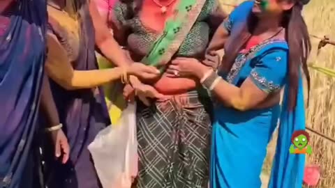 Bhabhiyo ki Holi 😜😜😜