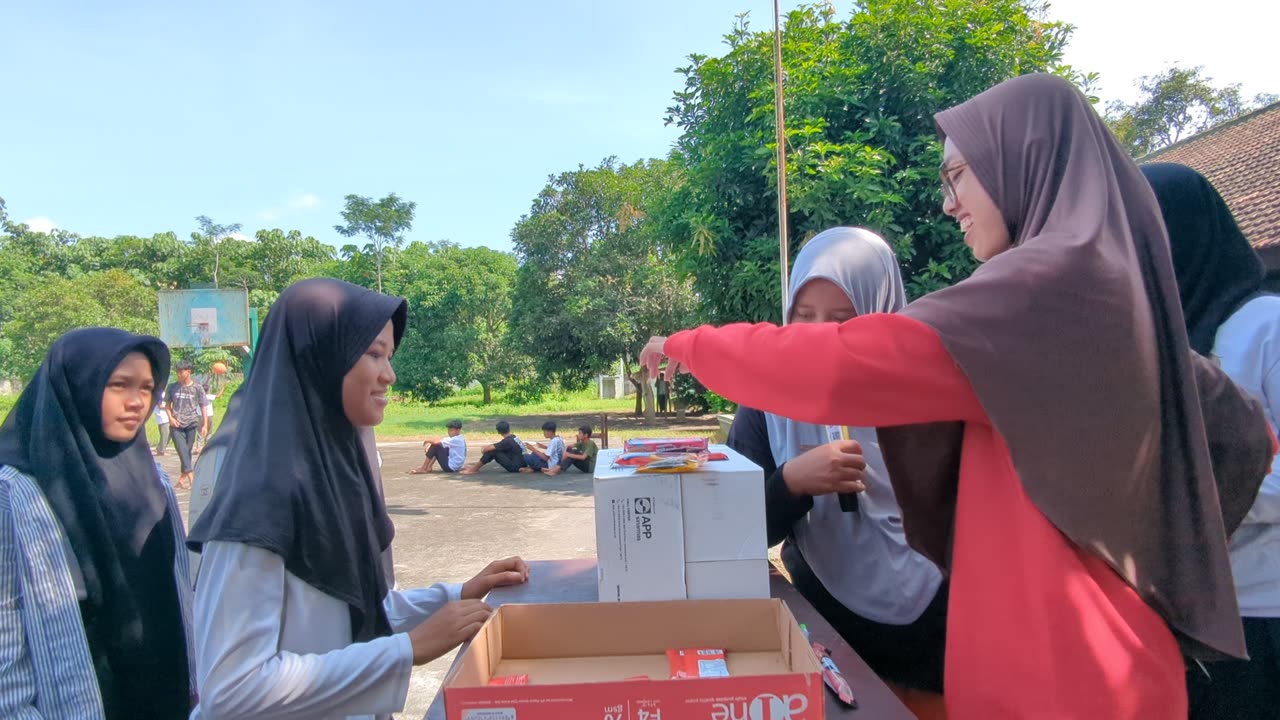 TEBAK HADIAH SMPN 3 TEMPEH LUMAJANG KELAS 8