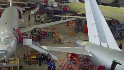 Rusia prueba con éxito el SJ-100, su primer avión 100 % nacional
